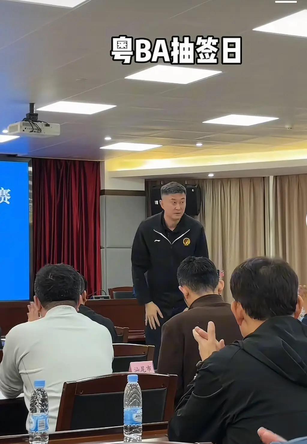 开云体育官网-杜锋官宣新职位！正式回应下课传闻，陈老板力挺，朱芳雨站队